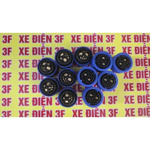 Đầu cắm pin 2.4 M23