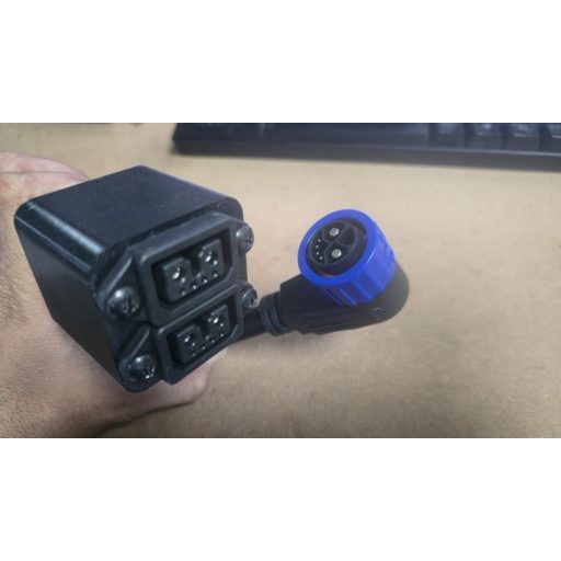 Alternative view of Giắc nối 1 lần sạc 2 cục sạc 400w