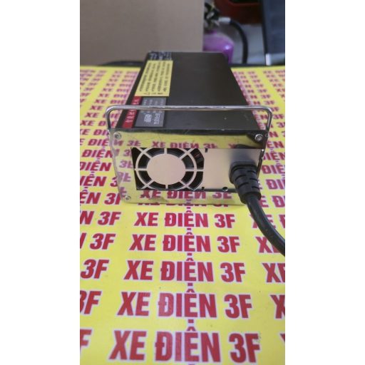 Khung Inox có tay nắm để khóa chống trộm cho sạc 1800w